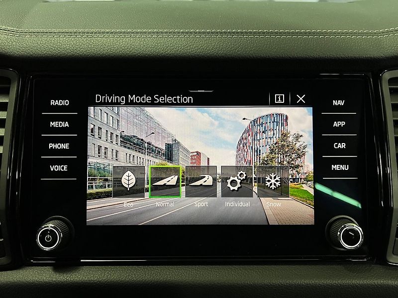 Škoda Kodiaq 2.0 TDI DSG 4X4 SPORTLINE, ACC - fotka 16 z 32
