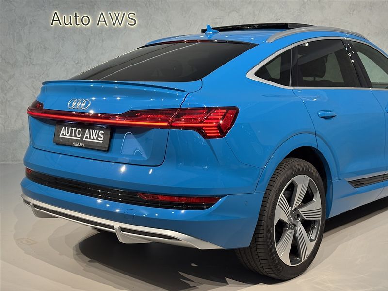 Audi e-tron 55  300kW Sportback S-Line LED - fotka 12 z 46