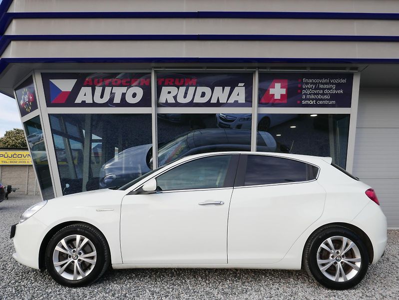Alfa Romeo Giulietta 1,4 TB 125kW Navi Panorama - fotka 15 z 37