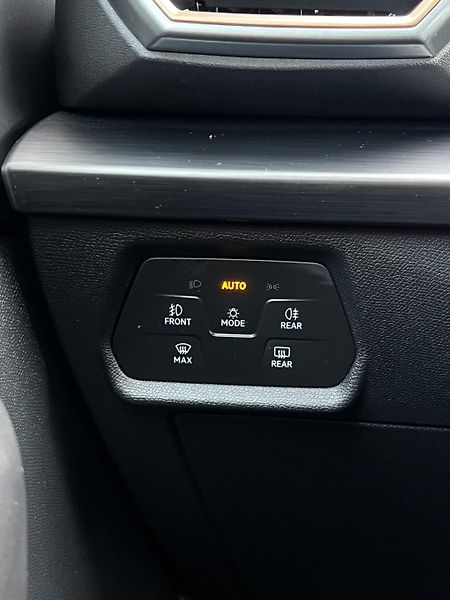 Cupra Leon 1.4 TSI e-Hybrid 150kW TZ DPH - fotka 23 z 29
