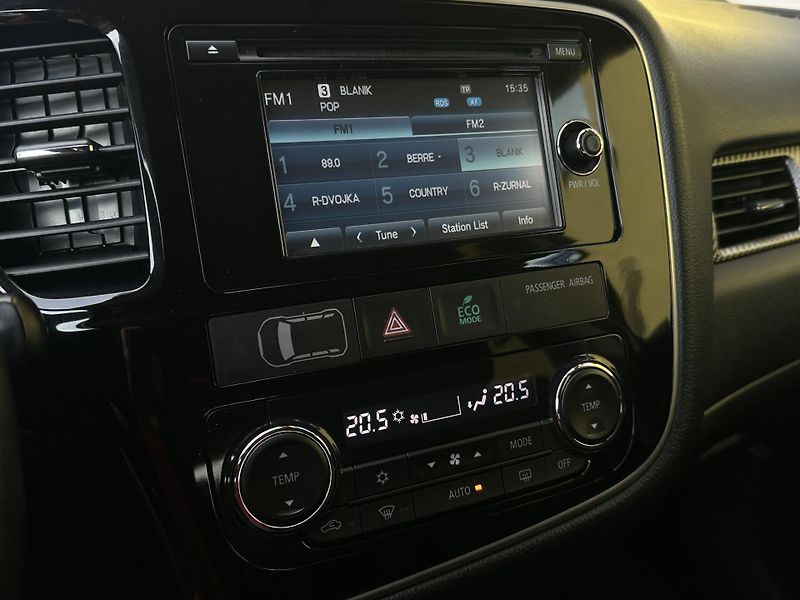 Mitsubishi Outlander (2016) 2.0/110kW *1.Maj *TZ *4x2  - fotka 12 z 34