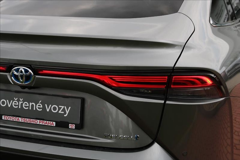 Toyota Mirai ZLEVNĚNO 0,0 FCEV  Excecutive - fotka 40 z 43