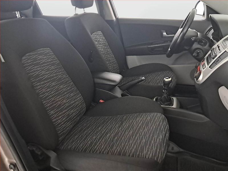 Kia Ceed (2009) 1.6 CVVT, po STK - fotka 9 z 16