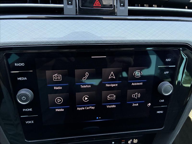 Volkswagen Passat 2,0 TDI,TAŽNÉ,WEBASTO - fotka 25 z 30