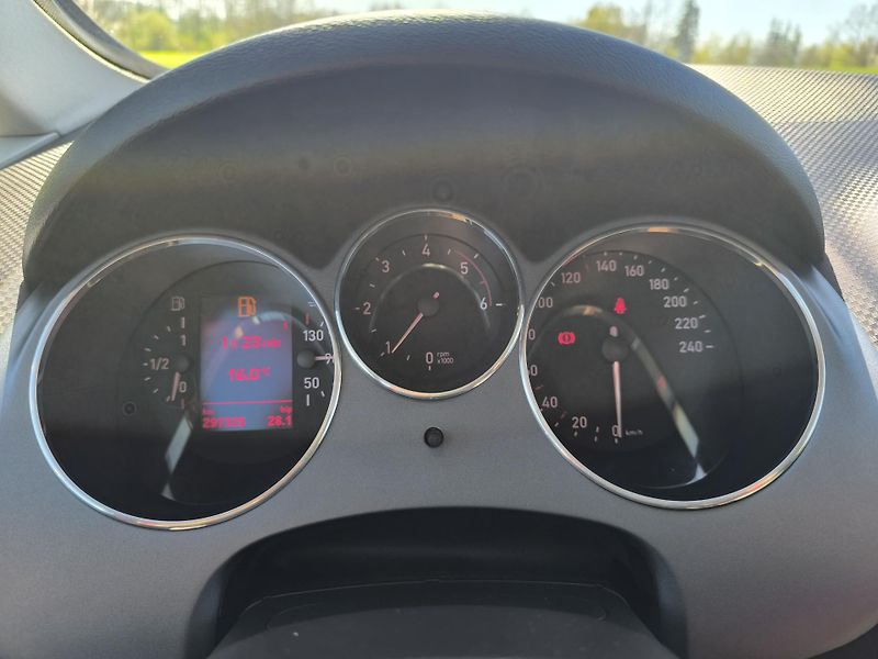 Seat Toledo (2005) 1.9 TDi - fotka 17 z 28