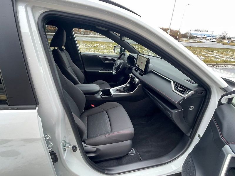 Toyota RAV4 2.5 Plug-In Hybrid 4x4Dynamic - fotka 27 z 29