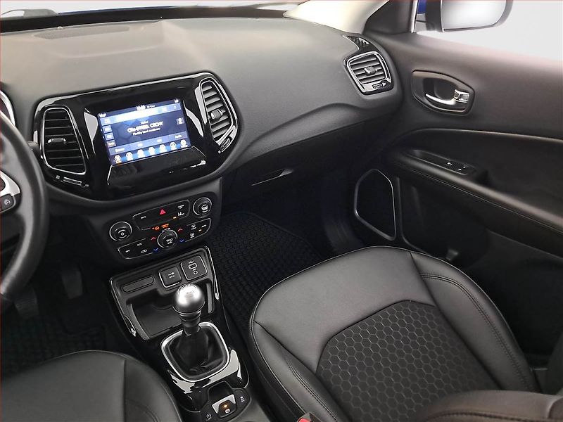 Jeep Compass (2020) 1.3 T-GDI, Kůže, Tempomat - fotka 8 z 18