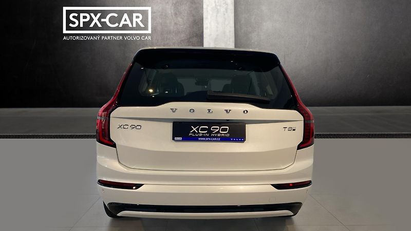 Volvo XC90 (2026) ULTRA DARK, B5 AWD, 184+10 kW - fotka 5 z 12
