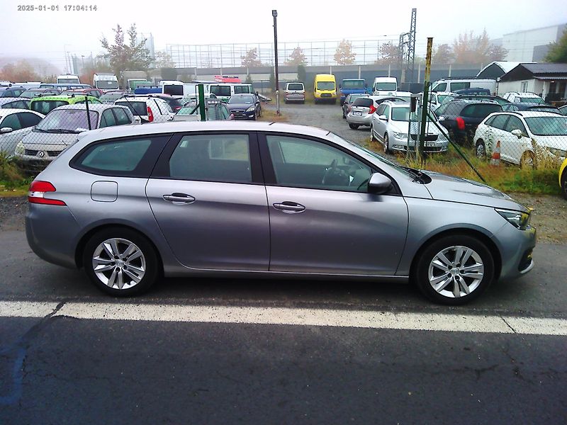 Peugeot 308 1.6 HDi, 73 kW, klima, 2x kola - fotka 6 z 32