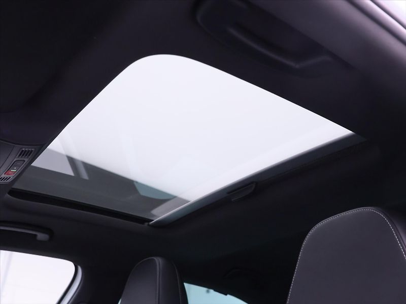 Škoda Superb 1,8 TSI DSG CZ Sportline pano - fotka 26 z 33