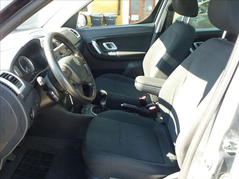 Škoda Roomster 1,9 TDI -  BEZ KOROZE !!!!!!! - fotka 19 z 54