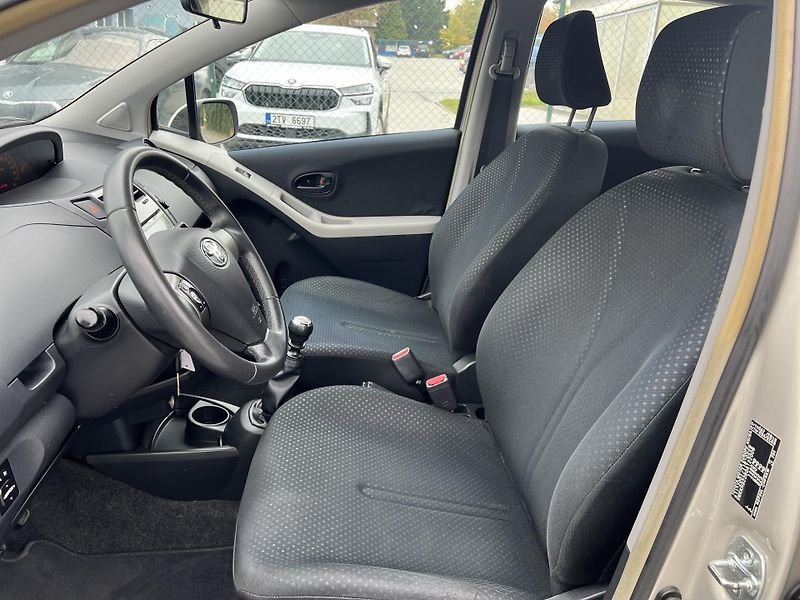 Toyota Yaris 1.3VVT-i 74kw KLIMA PŮVOD ČR  - fotka 9 z 38
