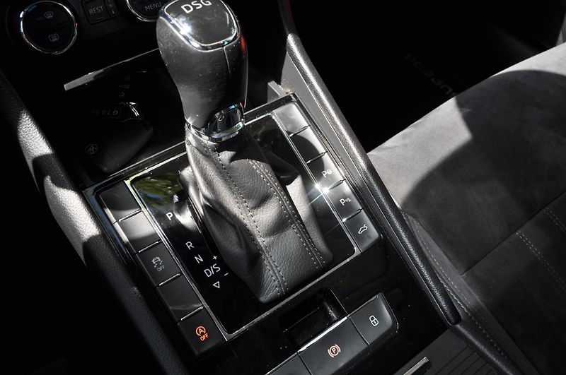 Škoda Superb III 2.0TDi 140kW KOMBI - fotka 17 z 23