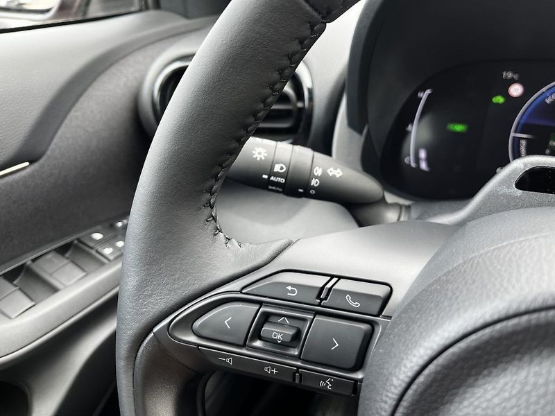 Toyota Yaris Cross 1.5 Hybrid 130k ODBĚR IHNED - fotka 24 z 27