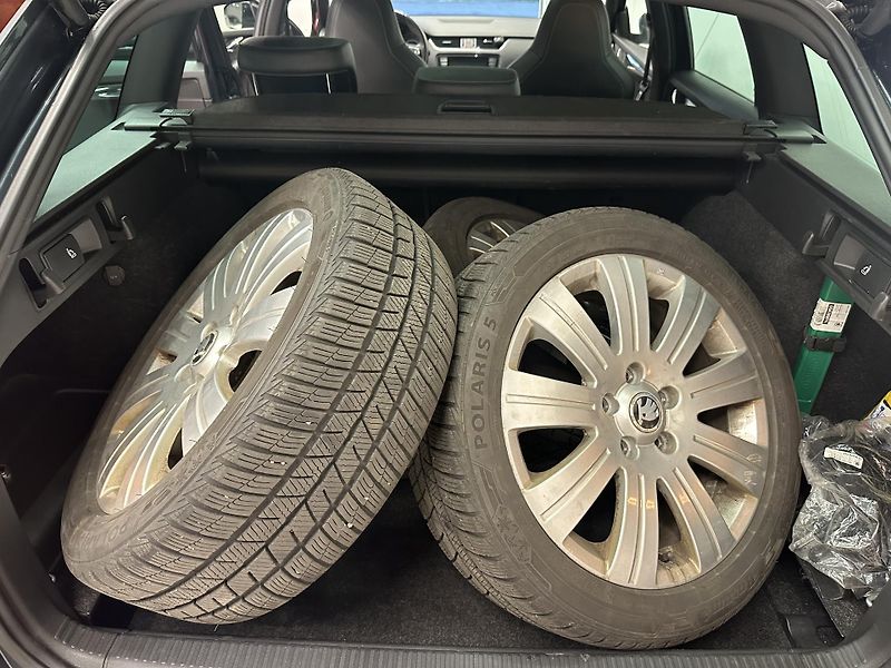 Škoda Octavia (2016) RS 2.0tdi*4x4*DSG*Nez. topení - fotka 16 z 20