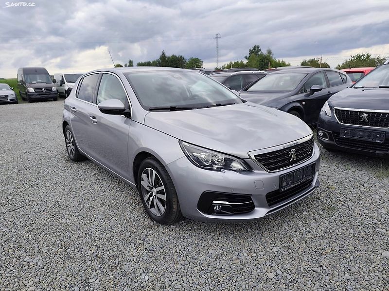 Peugeot 308 (2018) - fotka 8 z 44