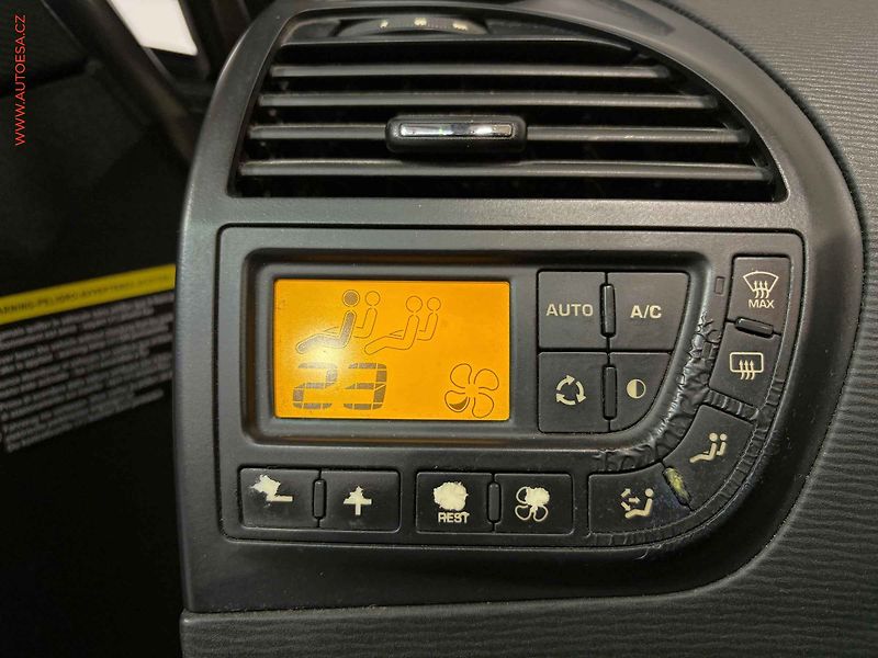 Citroën C4 Picasso (2009) 1.6 HDI, autoAC, temp - fotka 15 z 17
