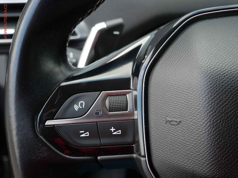 Peugeot 5008 (2018) 2.0HDi, AT, LED, kamera - fotka 15 z 28
