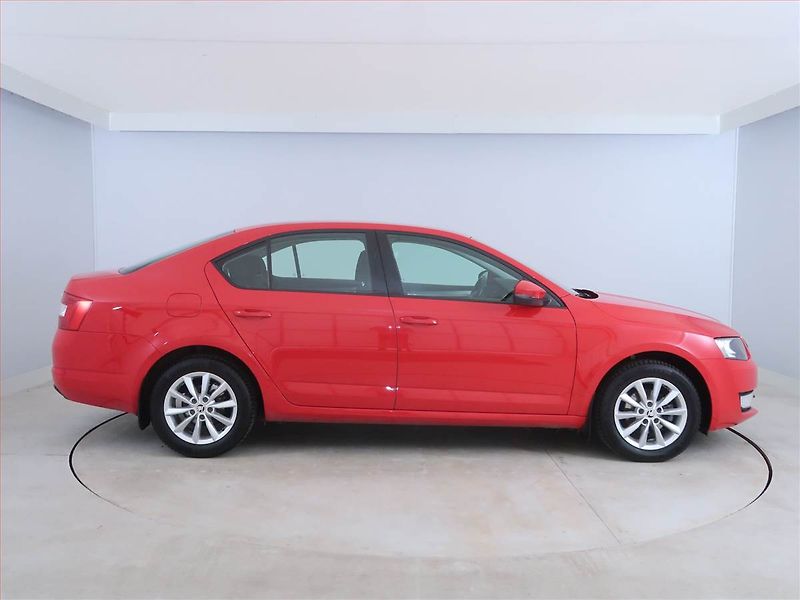 Škoda Octavia (2015) Ambition 1.6 TDI, Serv.kniha - fotka 6 z 12