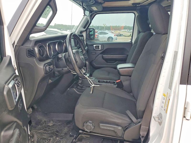 Jeep Wrangler (2019) UNLIMITED SPORT  - fotka 7 z 12