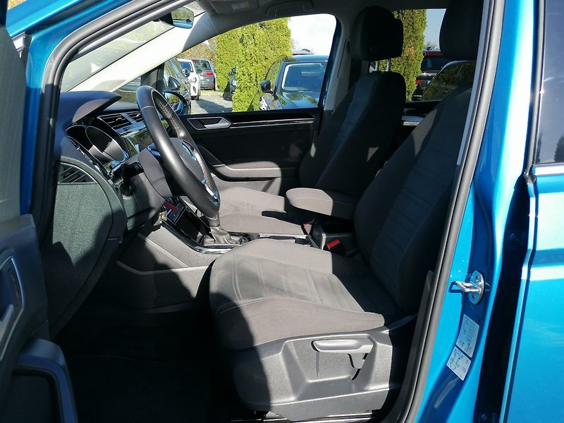 Volkswagen Touran (2022) 2.0 TDi DSG,110kW,Highline,ACC - fotka 9 z 26