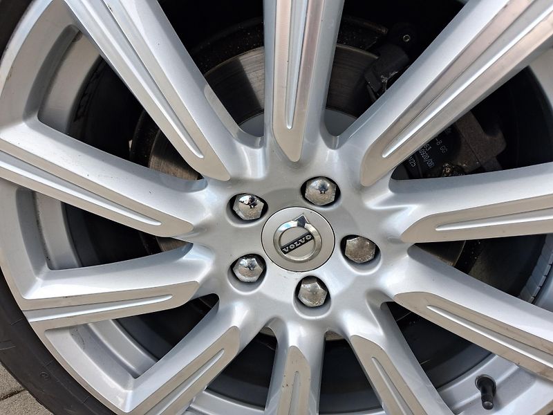 Volvo V90 (2017) 2,0 D5 173kw SERVISKA TOP STAV - fotka 25 z 51