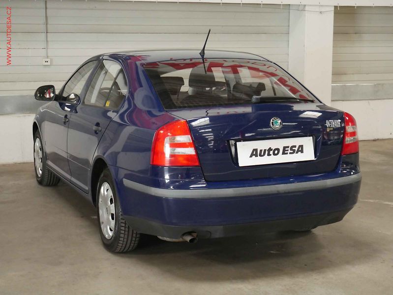 Škoda Octavia (2011) 1.6 16V, 2.maj,ČR, Klima - fotka 4 z 15