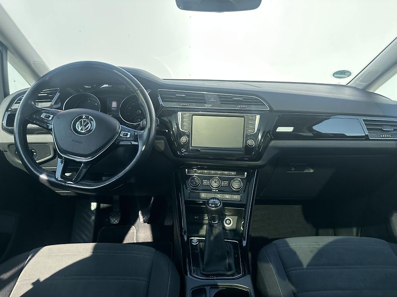 Volkswagen Touran (2015) 2.0 TDI se. knížka 7 míst - fotka 29 z 43