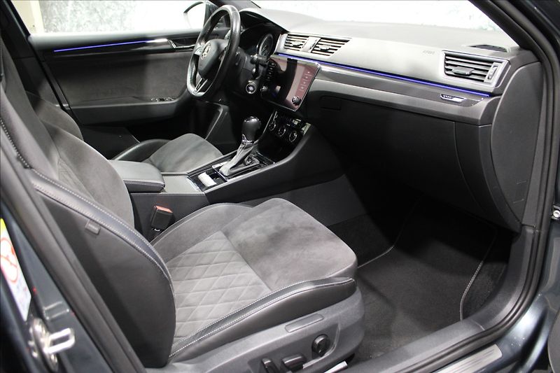 Škoda Superb 2,0 TDI DSG 140KW Sportline - fotka 11 z 37