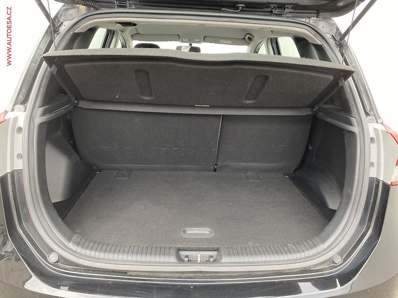 Hyundai ix20 (2014) 1.6 CRDi, AC - fotka 7 z 15