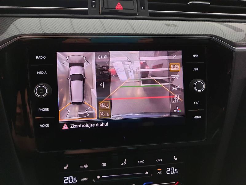 Volkswagen Passat (2023) 2.0 TDI 4Motion (147kW/200k) D - fotka 15 z 26