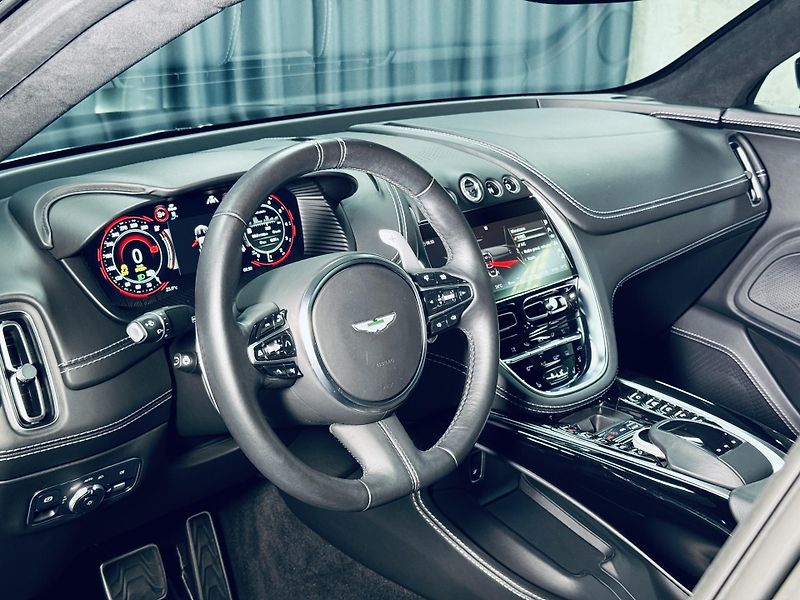 Aston Martin DBX (2021) 550*AIR*XENON.GREY*TOP - fotka 20 z 48