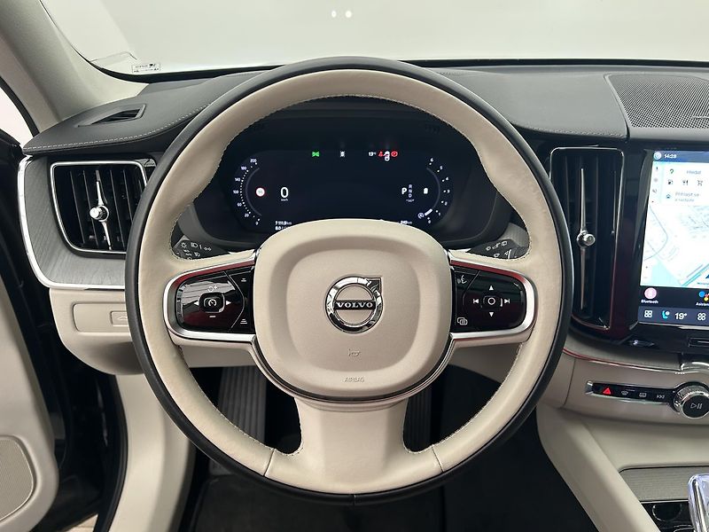 Volvo XC60 2.0  B4 4x4 ULTIMATE - fotka 22 z 33