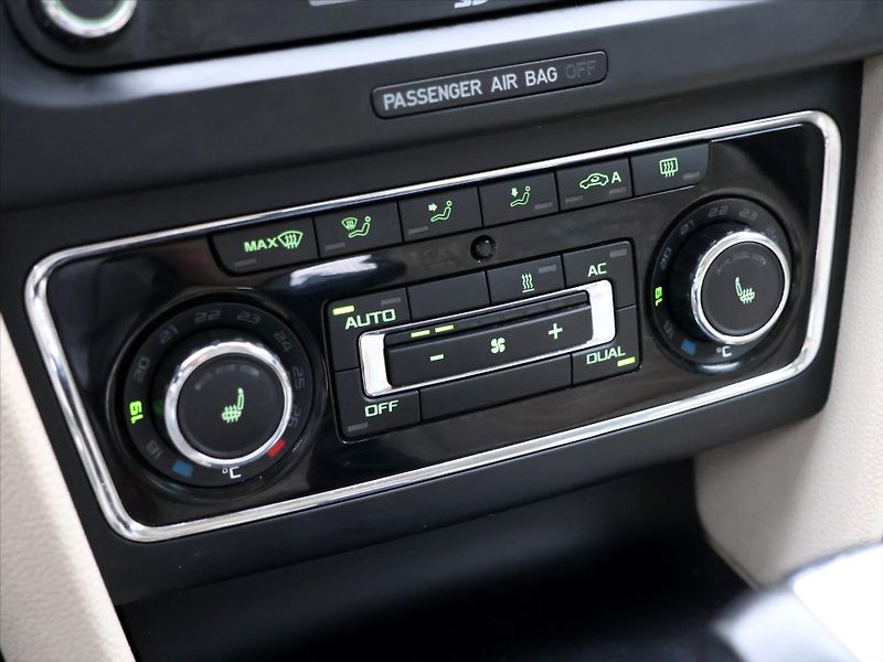 Škoda Superb 2,0 TDI 4x4 DSG Exclusive Kůže - fotka 23 z 34