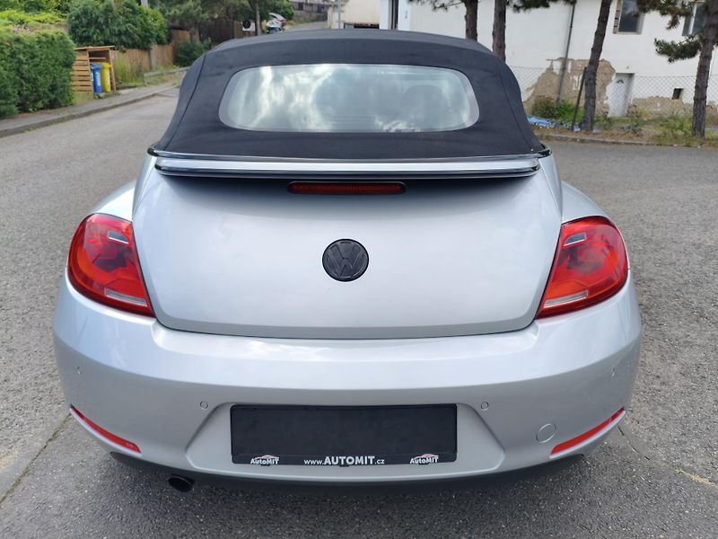 Volkswagen Beetle (2013) 1,2 TSI Cabrio Sport - fotka 10 z 35