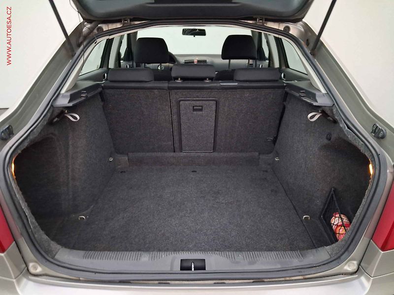 Škoda Octavia (2009) 1.9 TDi, ČR, Elegance, AC - fotka 7 z 16