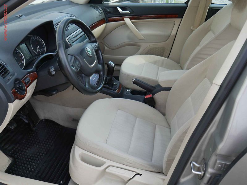 Škoda Octavia (2011) 2.0 TDI, ČR, AC - fotka 9 z 19