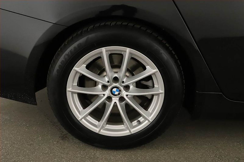 BMW Řada 5 (2017) 520d xDrive, 4X4, Automat - fotka 19 z 19