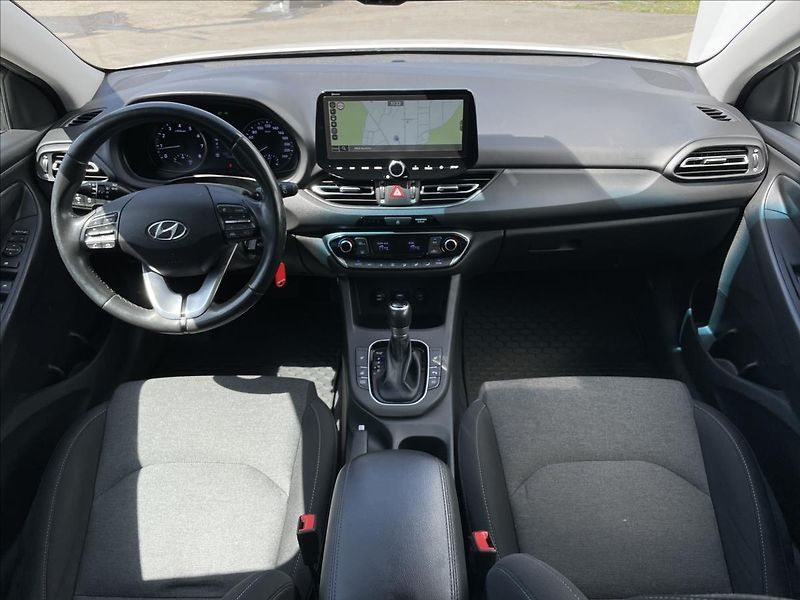 Hyundai i30 1,5 T-GDI DCT Family Smart NAV - fotka 5 z 22