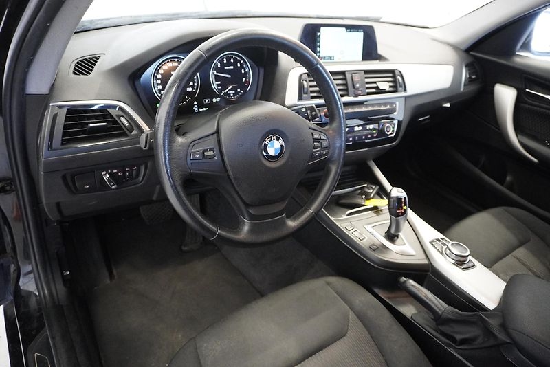 BMW Řada 1 118i 1.5 AUTOMAT - fotka 12 z 27