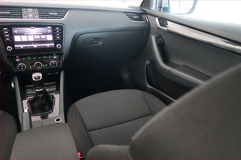 Škoda Octavia (2017) Style Plus 1.6 TDI, Tempomat - fotka 8 z 18