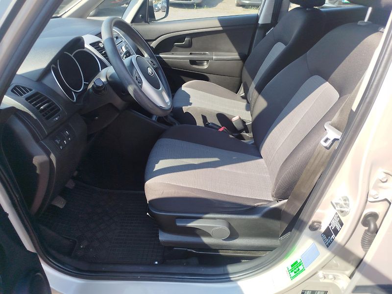 Kia Venga (2011) 1.4 CRDI - fotka 6 z 19