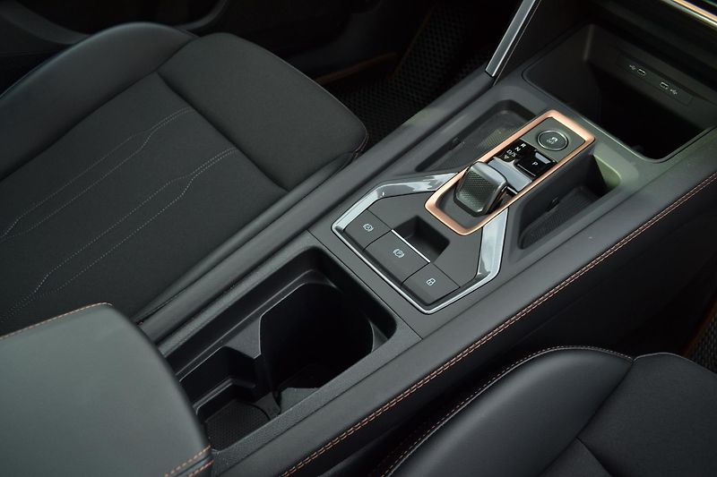 Cupra Formentor (2025) Cupra Formentor 1.5 eTSI DSG - fotka 22 z 25