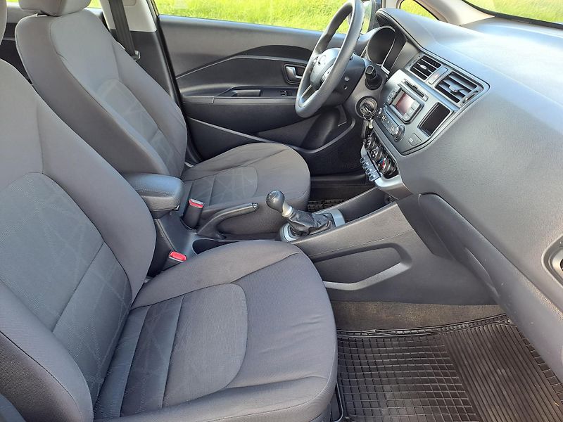 Kia Rio 1.3 PĚKNÝ STAV 1. MAJITEL - fotka 16 z 34