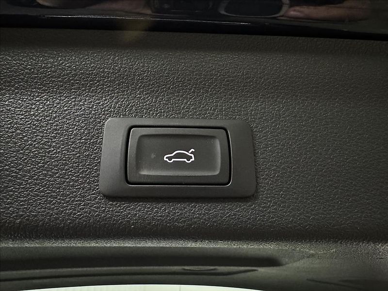 Audi A6 40TDI Q S-LINE HD MATRIX LED - fotka 35 z 42
