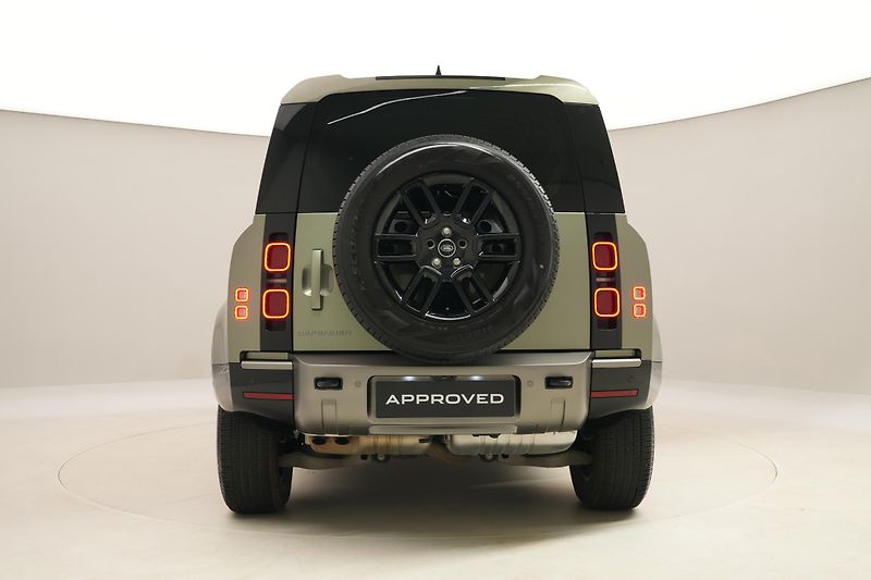 Land Rover Defender 110 D300 X-DYNAMIC SE AWD CZ - fotka 11 z 46