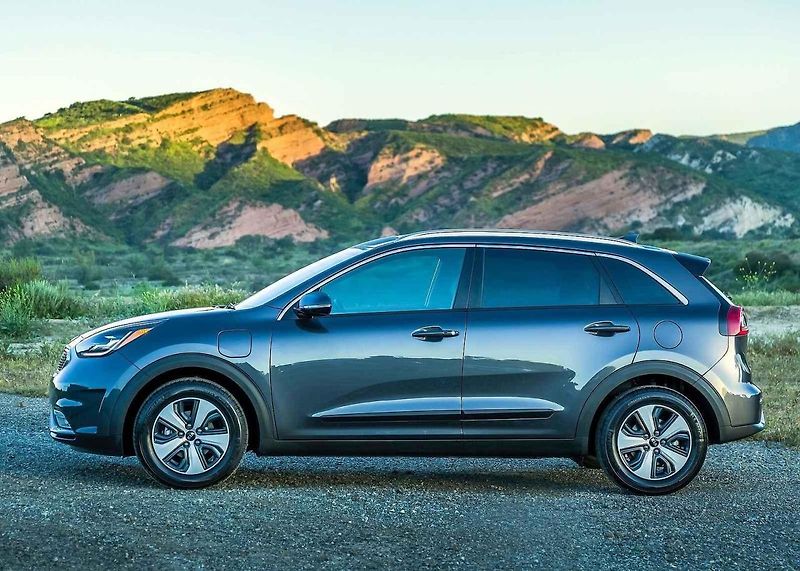 Hybridů do zásuvky, které mají emise pod 50 g CO2 na km, je v Česku přes dvě desítky.