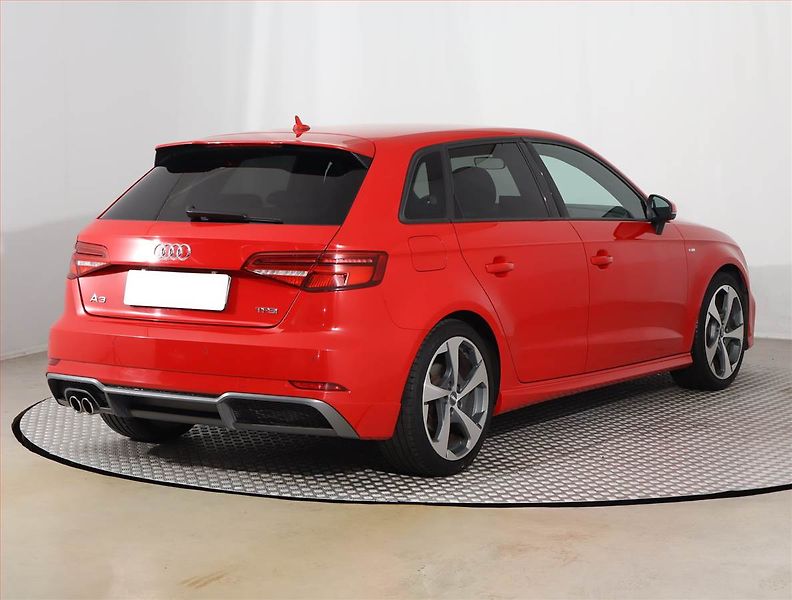Audi A3 (2018) S-Line 1.5 TFSI, Serv.kniha - fotka 5 z 19
