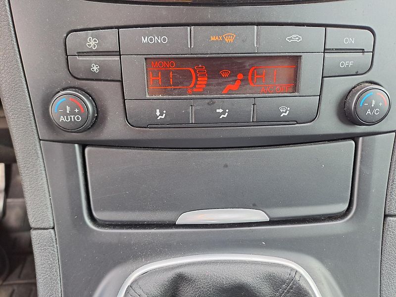 Ford Galaxy (2012) 2.0TDCi 7 MÍST SERVISKA - fotka 21 z 30