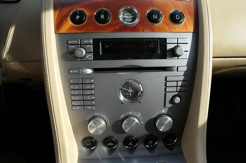 Aston Martin DB9 6,0i top stav - fotka 18 z 24